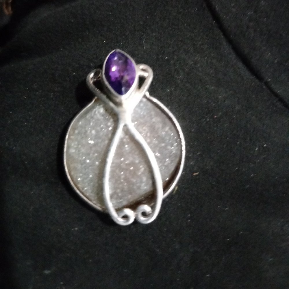Pendant - Picture 3 of 3